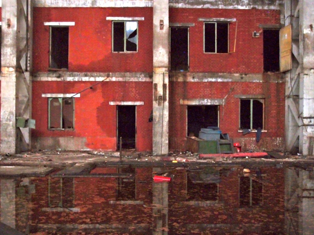 warehouse_rainwater_reflection